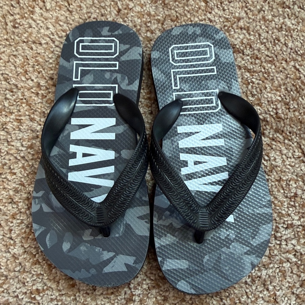 NWOT Old Navy black/white/gray camo, 12-13